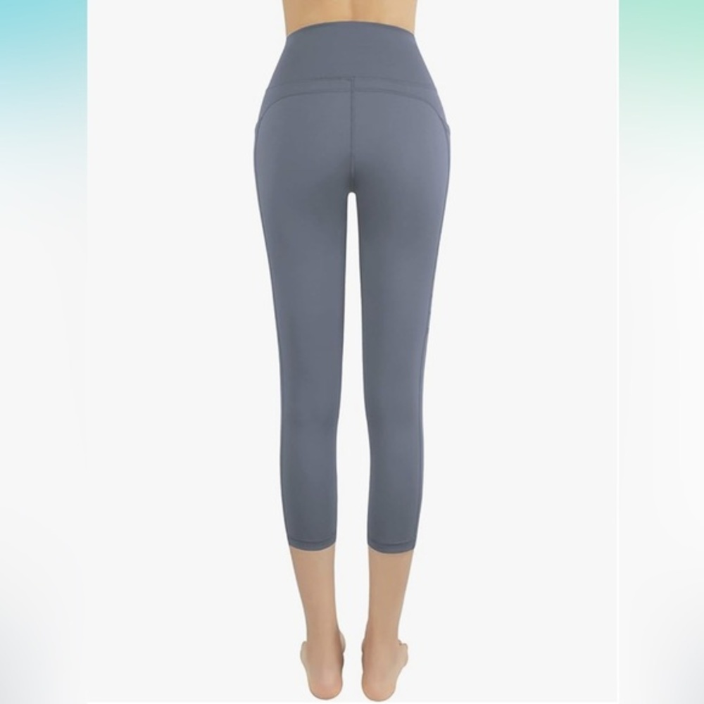 High Waist Gray Yoga Capri Leggings NWT - Size S